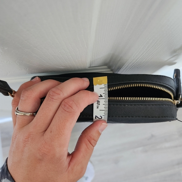 Guess camera purse - Picture 7 of 8